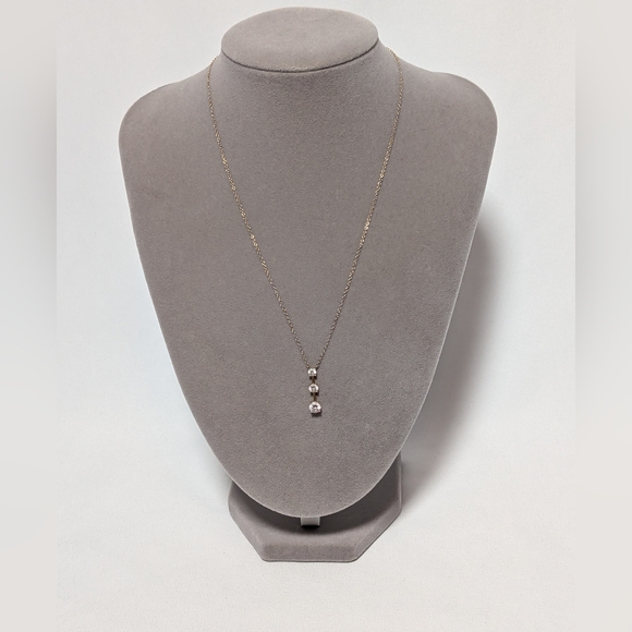 14K Gold Three Stone Drop Necklace.9ct CZElegant Fine Jewelry ✨